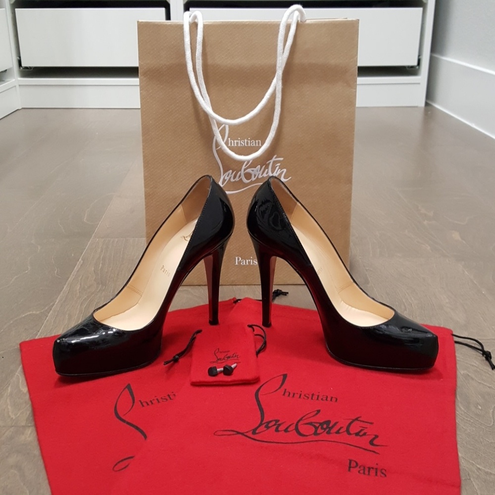 100% Authentic!!Christian Louboutin Black Rolando
